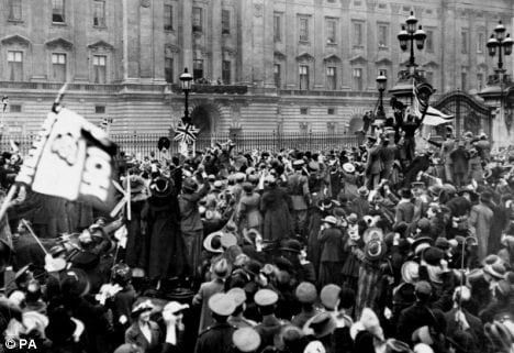 Armistice 1918 at Buckingham Palace